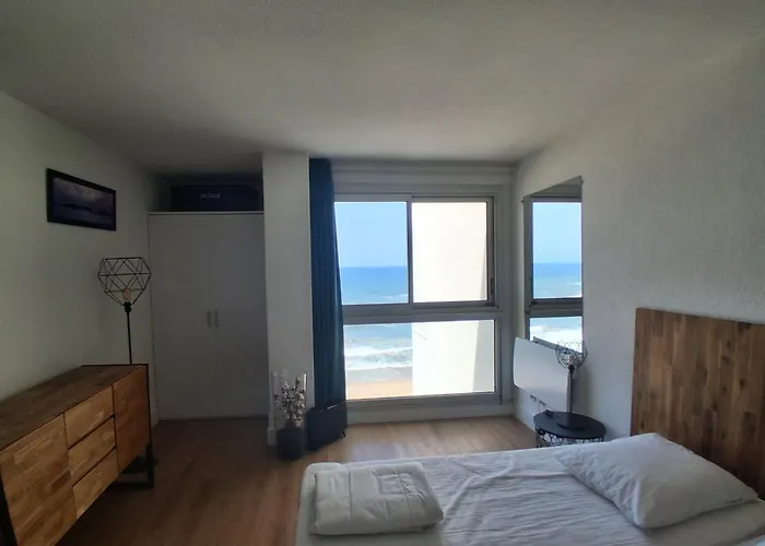 Moderne Avec Piscine, Vue Panoramique - Fr-1-239-1143